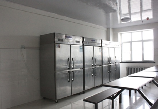  生活區(qū)-現(xiàn)代化的食堂