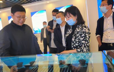 市政協(xié)副主席、市工商聯(lián)主席唐世云到寶泰隆走訪調(diào)研