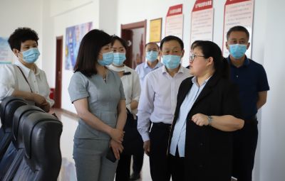 市政協(xié)副主席，市工商聯(lián)主席唐世云蒞臨寶泰隆開展石墨烯新材料專題調(diào)研座談